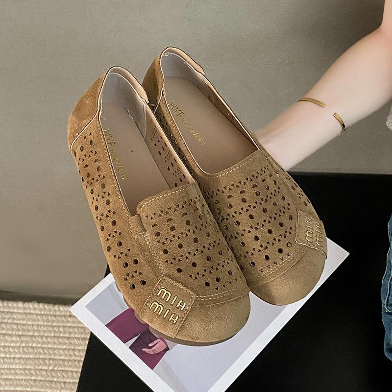 22 summer new retro flat-bottomed breathable mother shoes hollow temperament soft-soled hole shoes