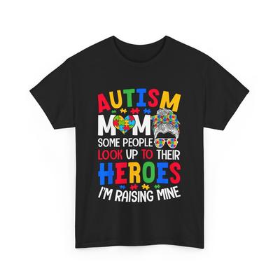 Autismus Mama T-Shirt, Heldenerziehung Groovy Messy Bun Autismus Bewusstseins-Shirt