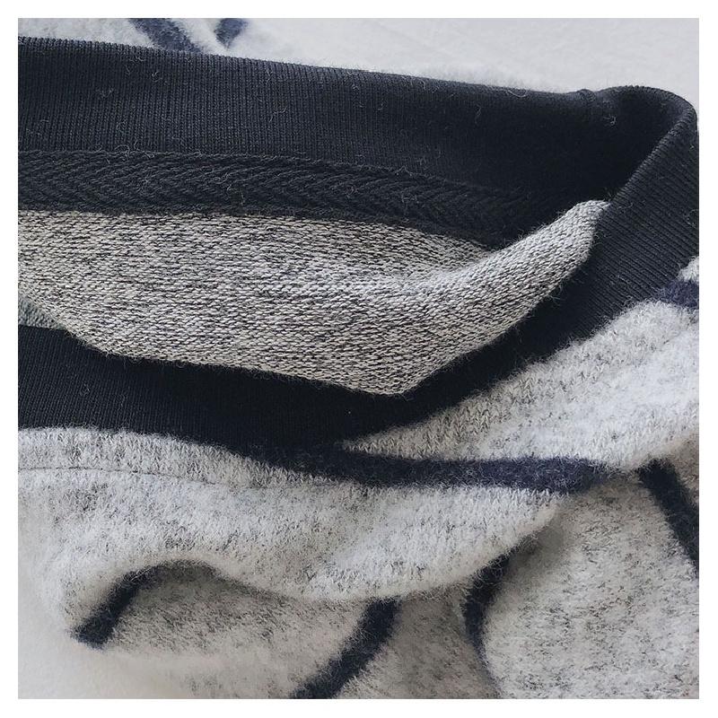 New striped long-sleeve round-neck T-shirt for women, spring and autumn 2026, stylish, loose-fitting, slimming base shirt