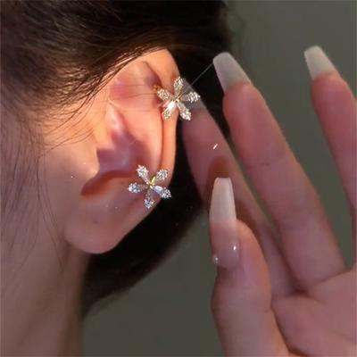 Kolczyki – Kolczyki typu "ear cuff"