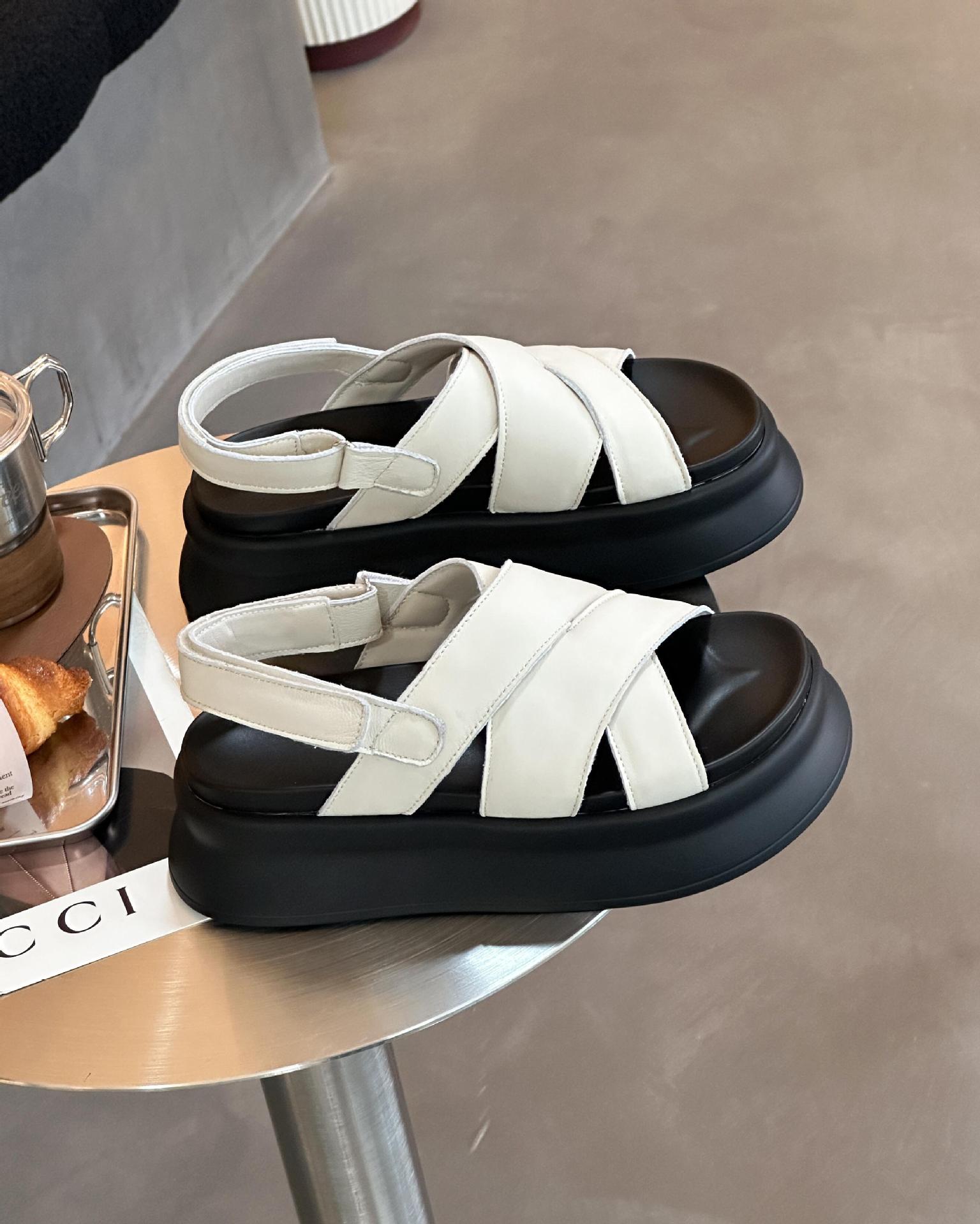 

Muffin platform sandals women wear soft soles summer new models with skirts beach casual sandals tide 35 бежевый