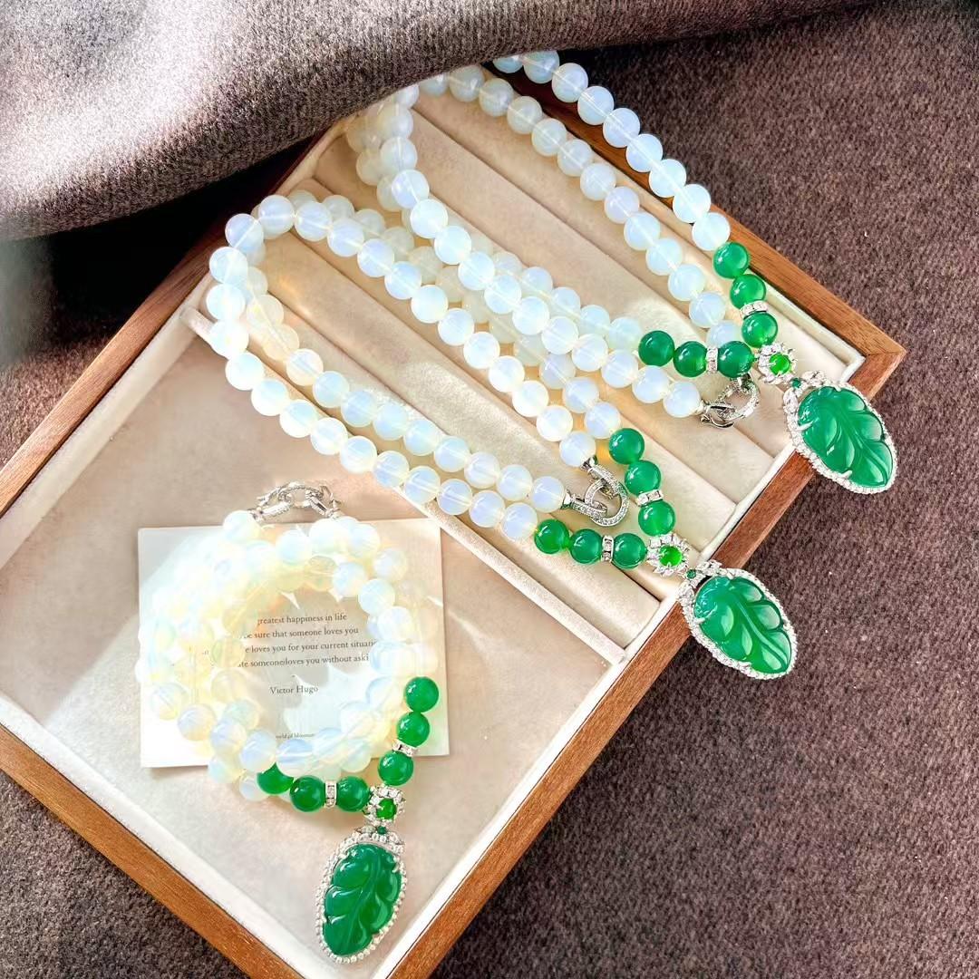 High Quality Autumn And Winter Natural Vitreous Chalcedony Agate Leaves Sweater Chain Necklace