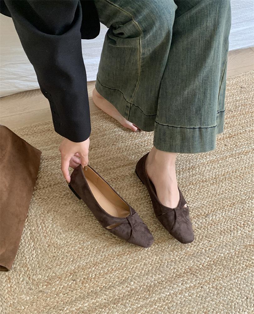 Versatile giant soft~ 2.5cm low heel hollow single shoes women's new Chinese style square head leather French commuter ladle shoes