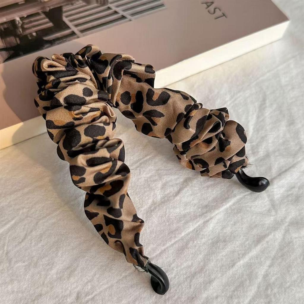 Retro Polka Dot Ruched Banana Clip for High-Volume Ponytails - Vertical and Horizontal Hair Accessory.