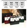 Mittlere Damen-Tragetasche in Ausführung - Crossbody-Schulterhandtasche mit Reißverschluss und Innentaschen