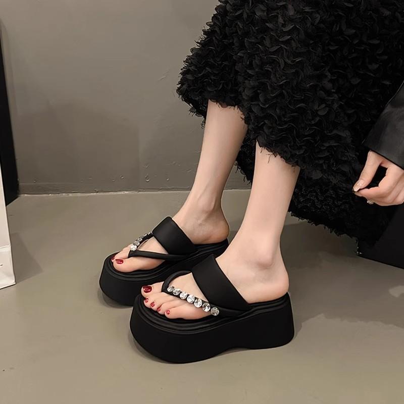 New thick-bottomed flip-flops women wear fashionable rhinestone toe cool slippers in summer