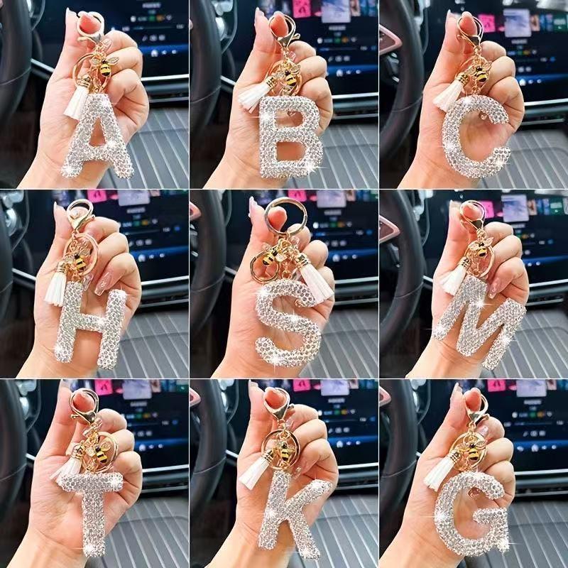 Błyszczący Rhinestone Litera Początkowa A Z Brelok Uroczy Breloczek z Pszczółką Ozdoba z Frędzli Spersonalizowane Prezenty Na Kluczyki Samochodowe Torbę