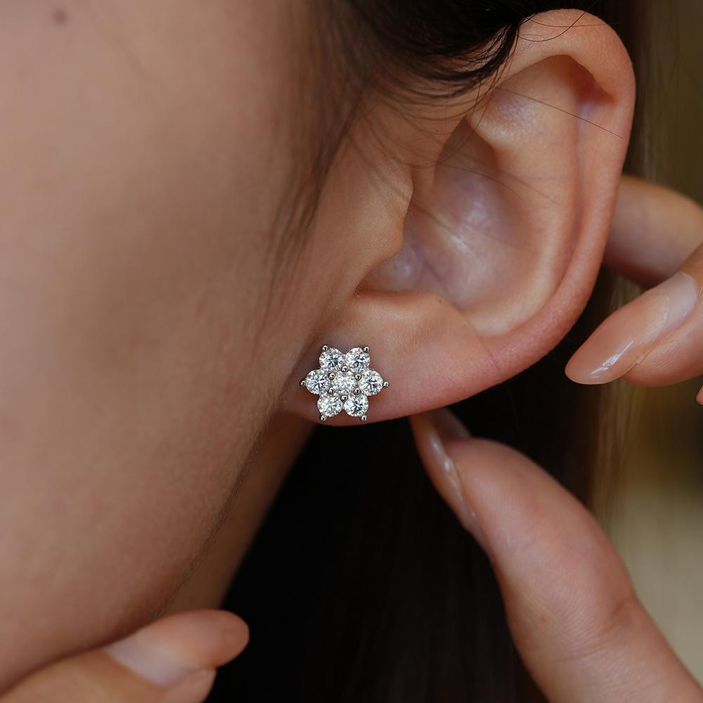 925 Sterling Silver Moissanite Stud Earrings - Unisex Fashion Round D Color