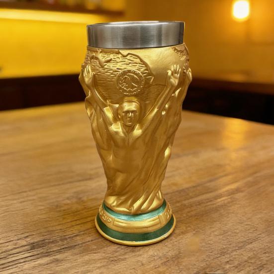 Tasse à Bière trophée de Football Résine Acier Inoxydable Tasse à Bière 400ml Grande Capacité Vaisselle pour Bière Cocktails Boissons Cadeau Unique pour Fans de Football & Trophée