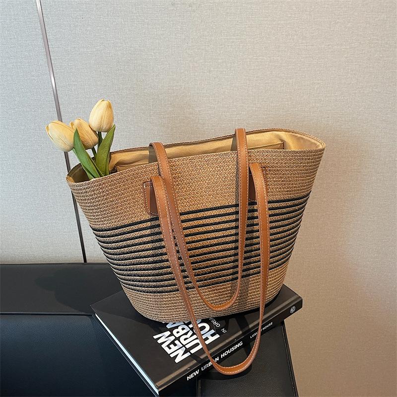 

Соломенная сумка лето новая для поездок на работу большая вместимость полосатая на плечо универсальная модная пляжная сумка женская