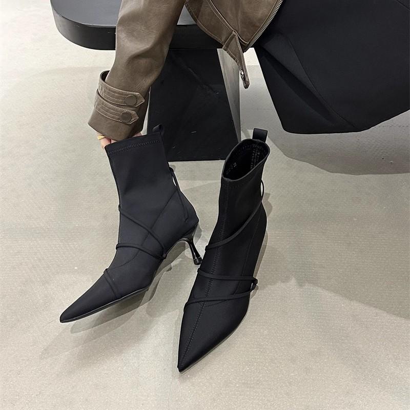 French retro pointed stiletto short boots women's 2025 autumn and winter new fashion versatile temperament thin fashion boots tide