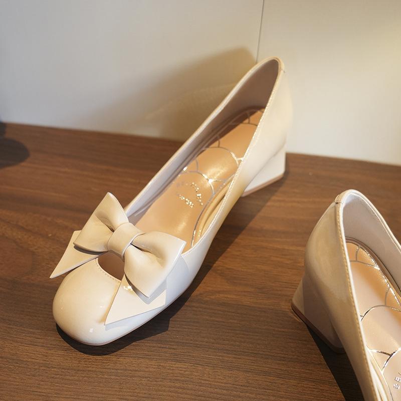 

Treasure kept soft-faced bow patent leather Mary Jane shoes women s thick heel medium heel single shoes sweet and versatile 39