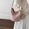 Early spring new bucket bag simple solid color handbag niche commuter underarm shoulder bag