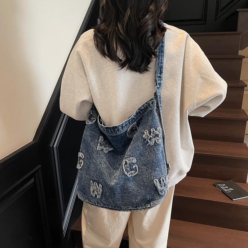 Retro Denim Bag Women's Large-capacity Simple and Relaxed Messenger Bag Trendy Casual College Student Shoulder Bag