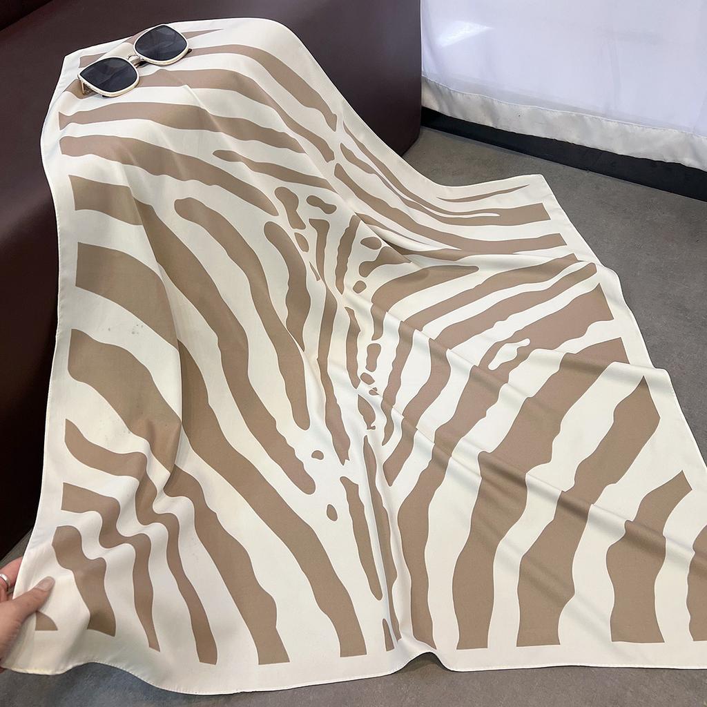 Klassischer Seidenschal mit Milchmuster Damen Frühling Sommer Draußen mit winddichtem Schal Twill Großer quadratischer Schal Temperamentsschal