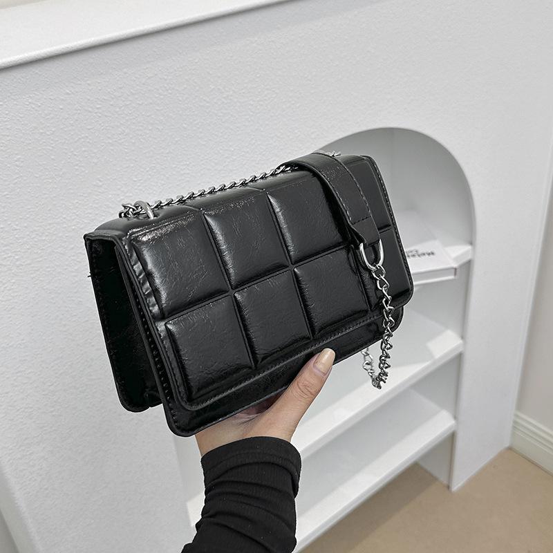 Solid color casual indentation square 2025 new fashion simple trend temperament chain shoulder crossbody small square bag