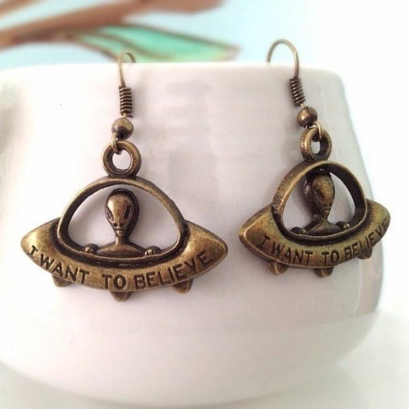 

1 пара акриловых сережек в форме головы инопланетянина, флуоресцентные зеленые серьги в виде инопланетянина // Космические серьги // Кавайные // Пастельная готика // НЛО