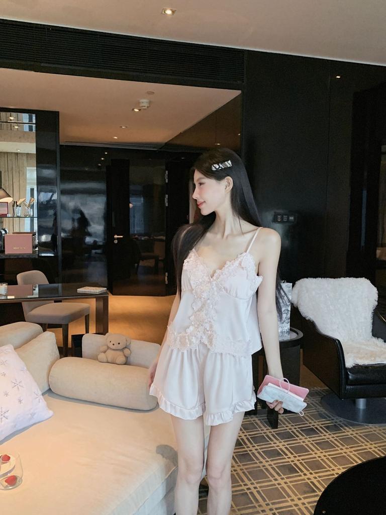 Ice and snow silk pajamas spring new pure desire French lace suspenders shorts with chest pads three-piece loungewear