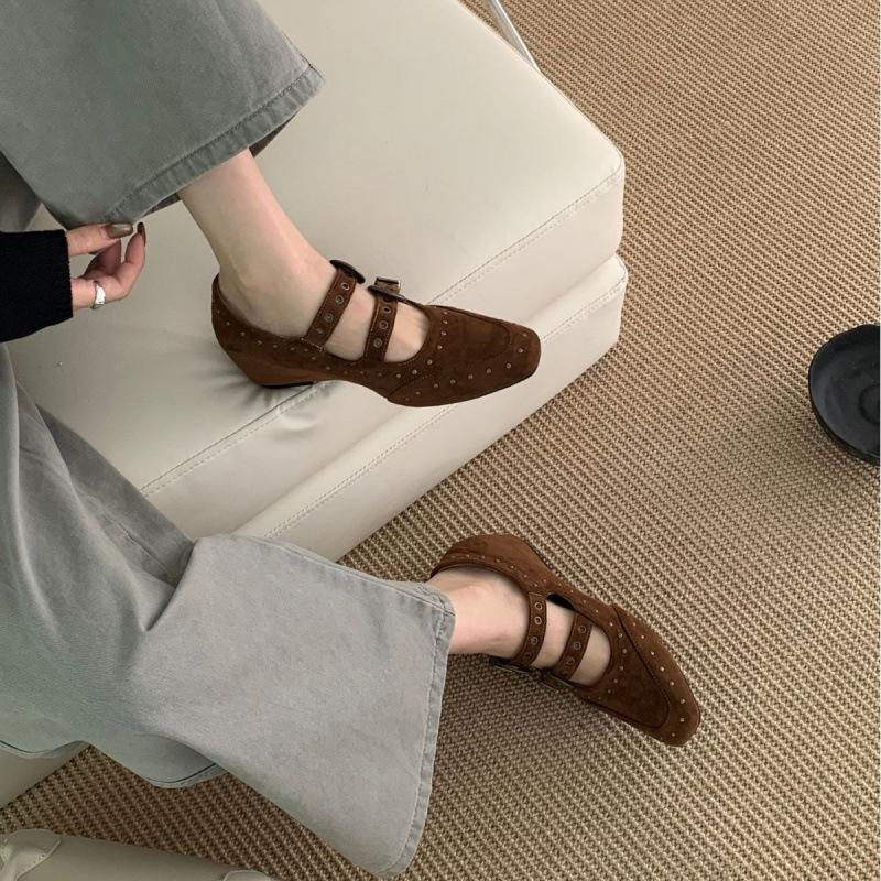 

2025 new round head rivet suede shallow mouth slope high heel fashion word with versatile commuter work women s shoes 39 абрикосовый