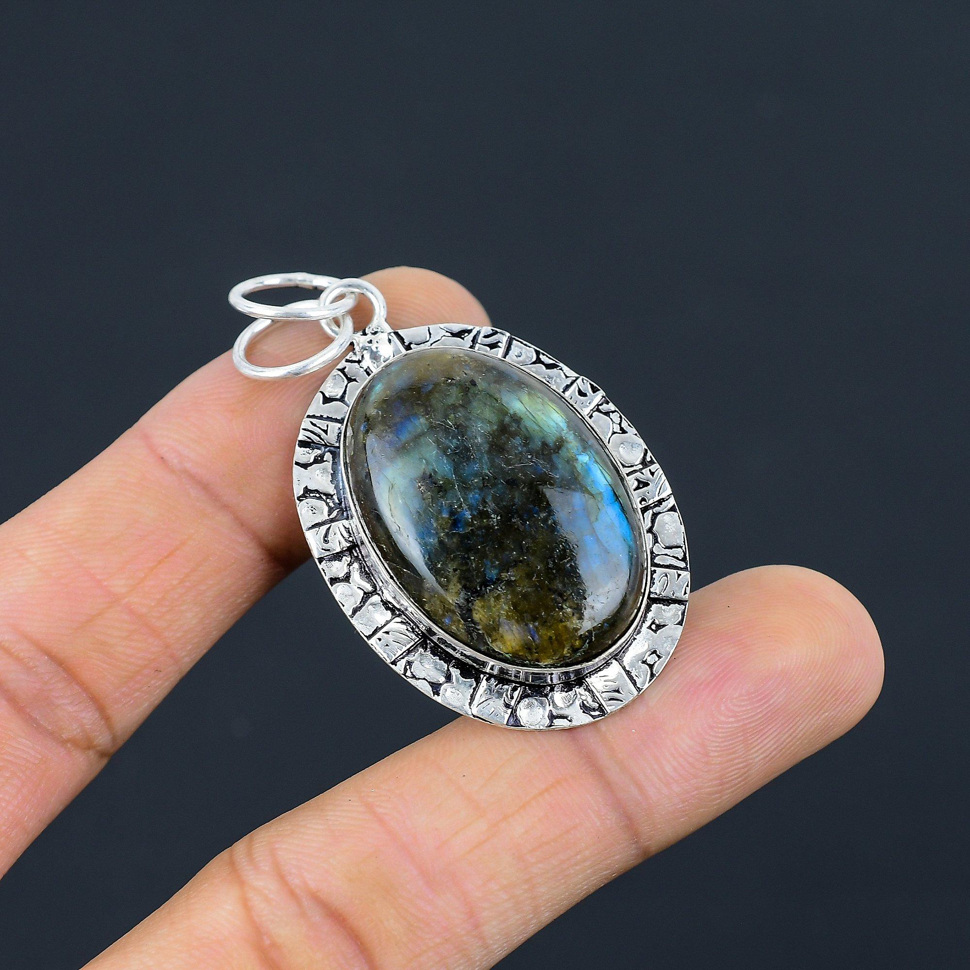 

Sisters Day Sale Oval Labradorite Stone Bezel Wife Pendant 925 Sterling Silver