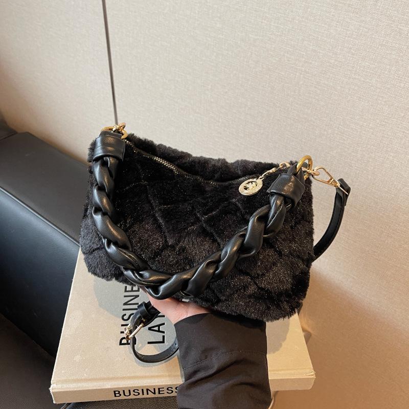 

Popular handbag bag women s autumn and winter new fashion plush shoulder bag commuter messenger bag чёрный