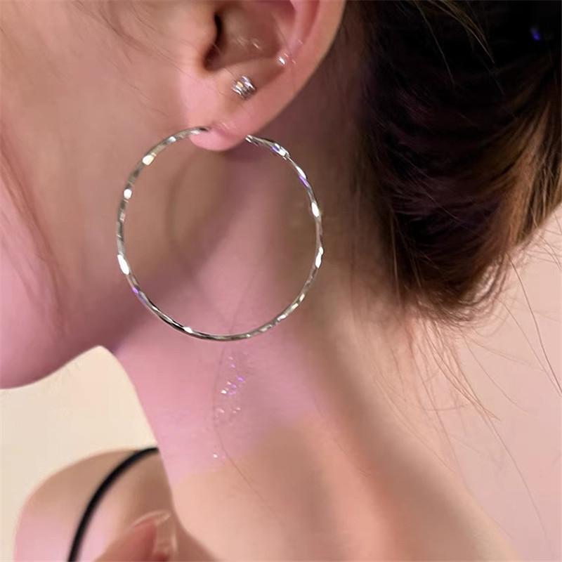 A Big Face Makes a Small Face! Metal Big Hoop Earrings New Hot Style High-end Earrings Temperament Exaggerated Earrings for Women