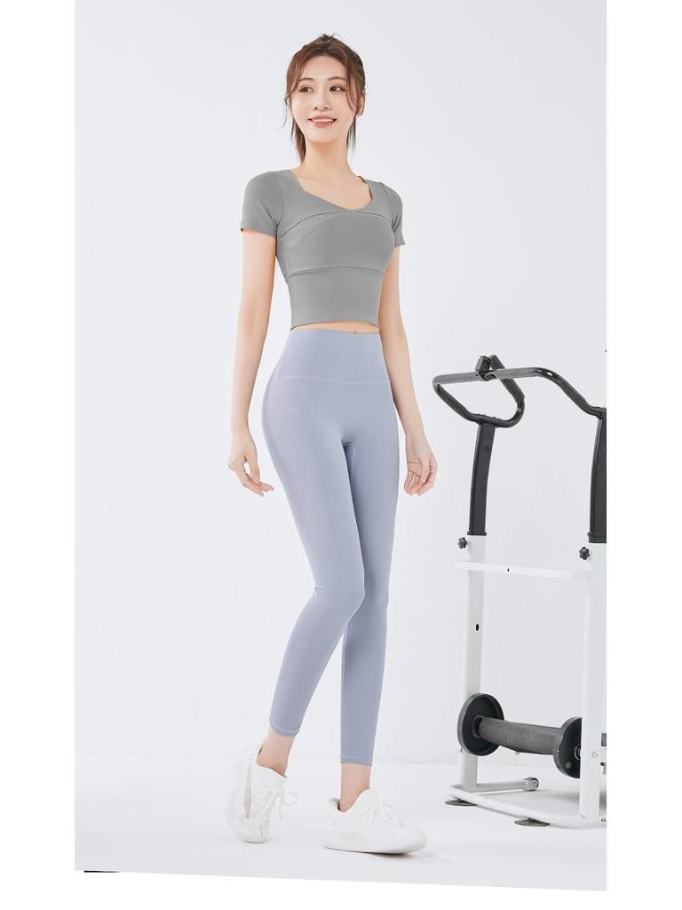 Juyitang Splicing Yoga-Kurzarm-Top mit Brustpolster – Hautfarbenes Slim Fit Fitness-Shirt