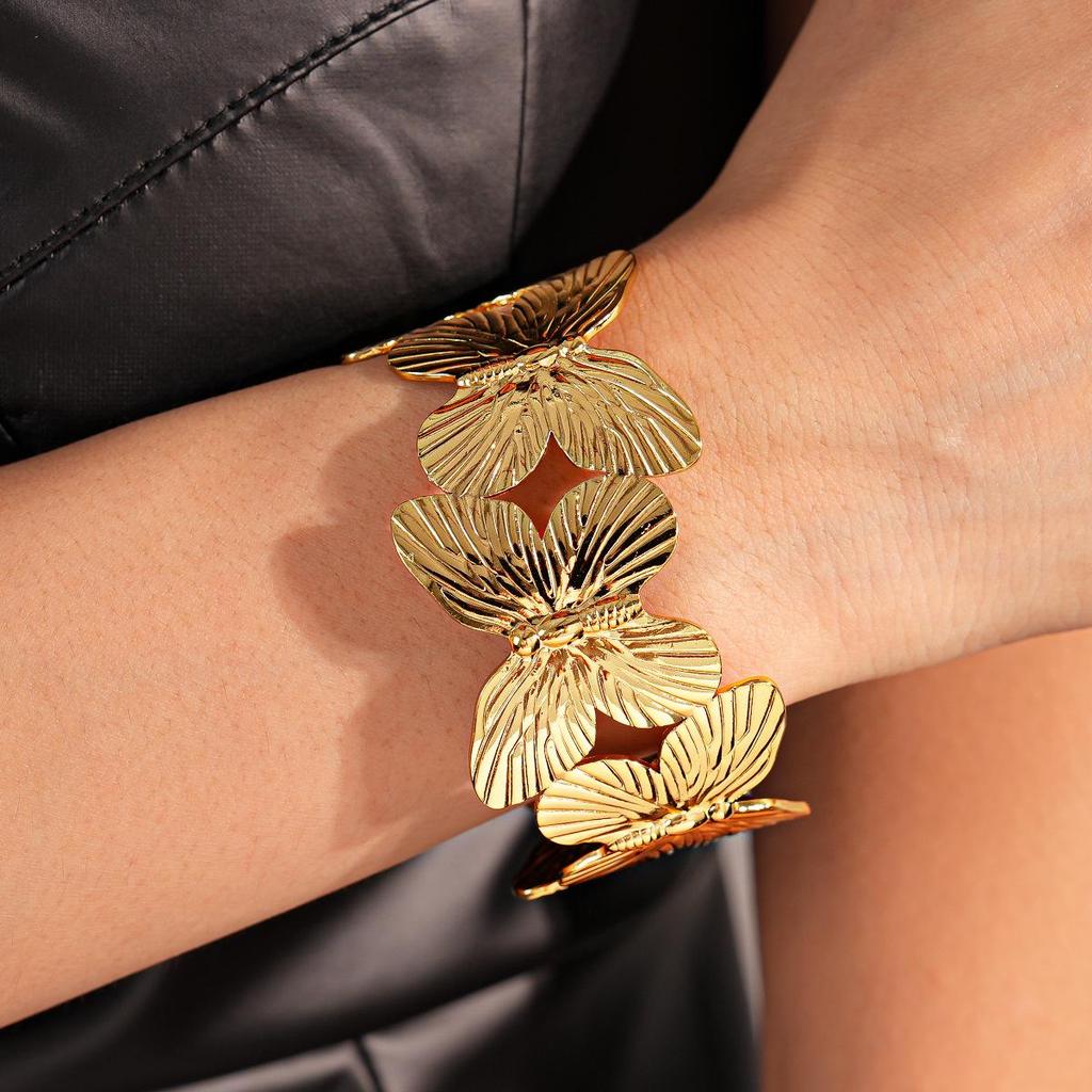 Edelstahl Schmetterling Offener Armreif: Vielseitiges Mode-Armband für Damen