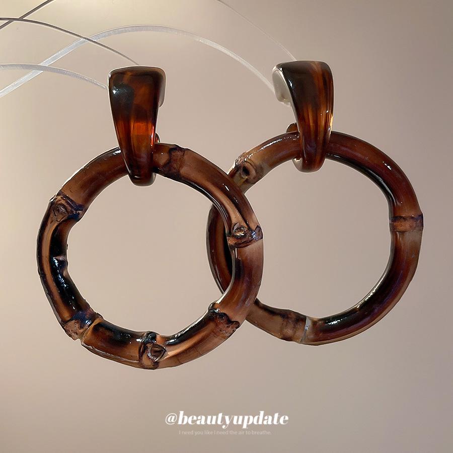 Maillard Resin Bamboo Silver Needle Round Earrings: Retro Autumn/Winter Fashion, Simple Niche High-End Dangle Jewelry.