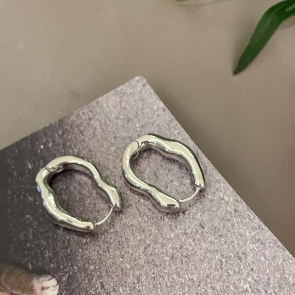 Simple Irregular Oval Hoop Earrings for Women Metal Style Bend Geometric Personality Ear Buckle Accessories Punk  Jewelry