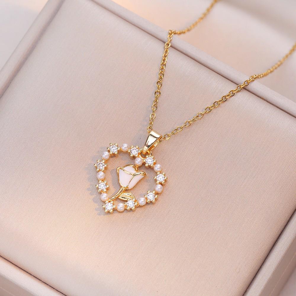 Women's Fashion Heart Pendant Necklace - Elegant, Simple Design, Versatile Clavicle Chain Jewelry