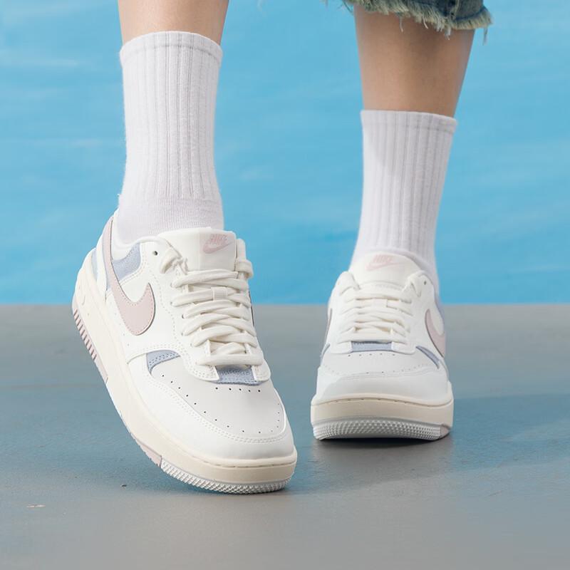 Nike Women s Everyday Low-Top Sneakers 36