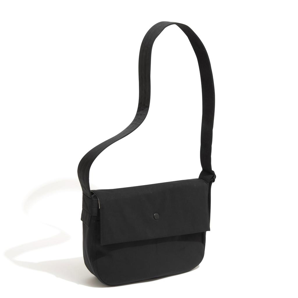 UNTRACK Newspaper Navy Bag, 6L, Men's, No. 60401,