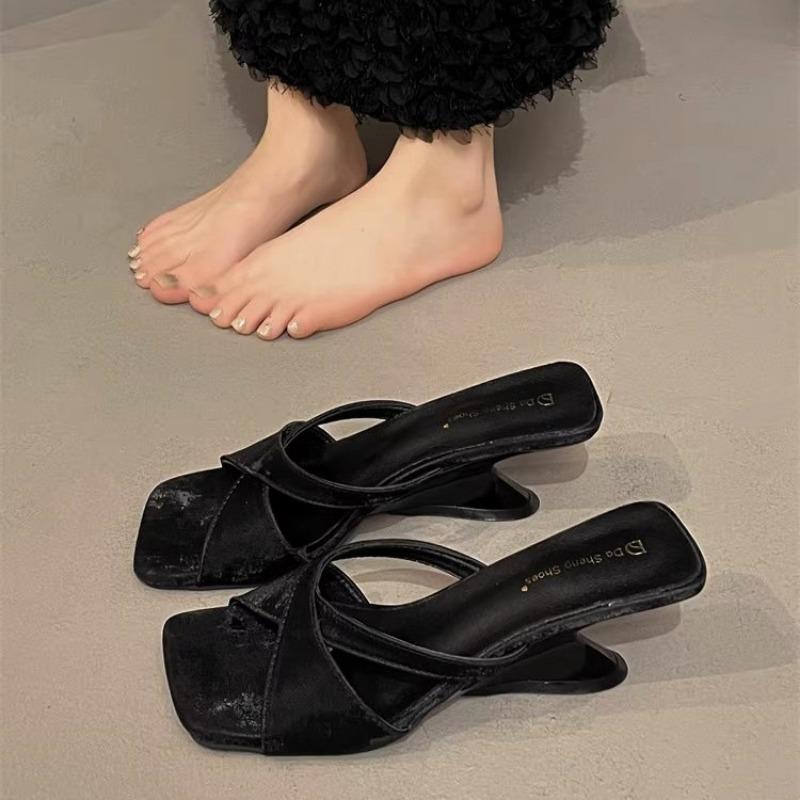 Rubber Flip Flops Square Toe Slippers Women Summer Female Shoes Luxury Slides Heeled Mules Hawaiian 2025 Designer Soft High