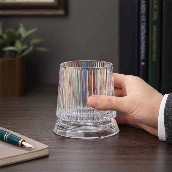 Wirbelndes Whiskey-Glas mit drehbarer Basis, 360-Grad-Wirbelgläser für Bourbon, 260 ml handbemaltes Spirituosenglas, Stressabbau-Geschenk für Männer