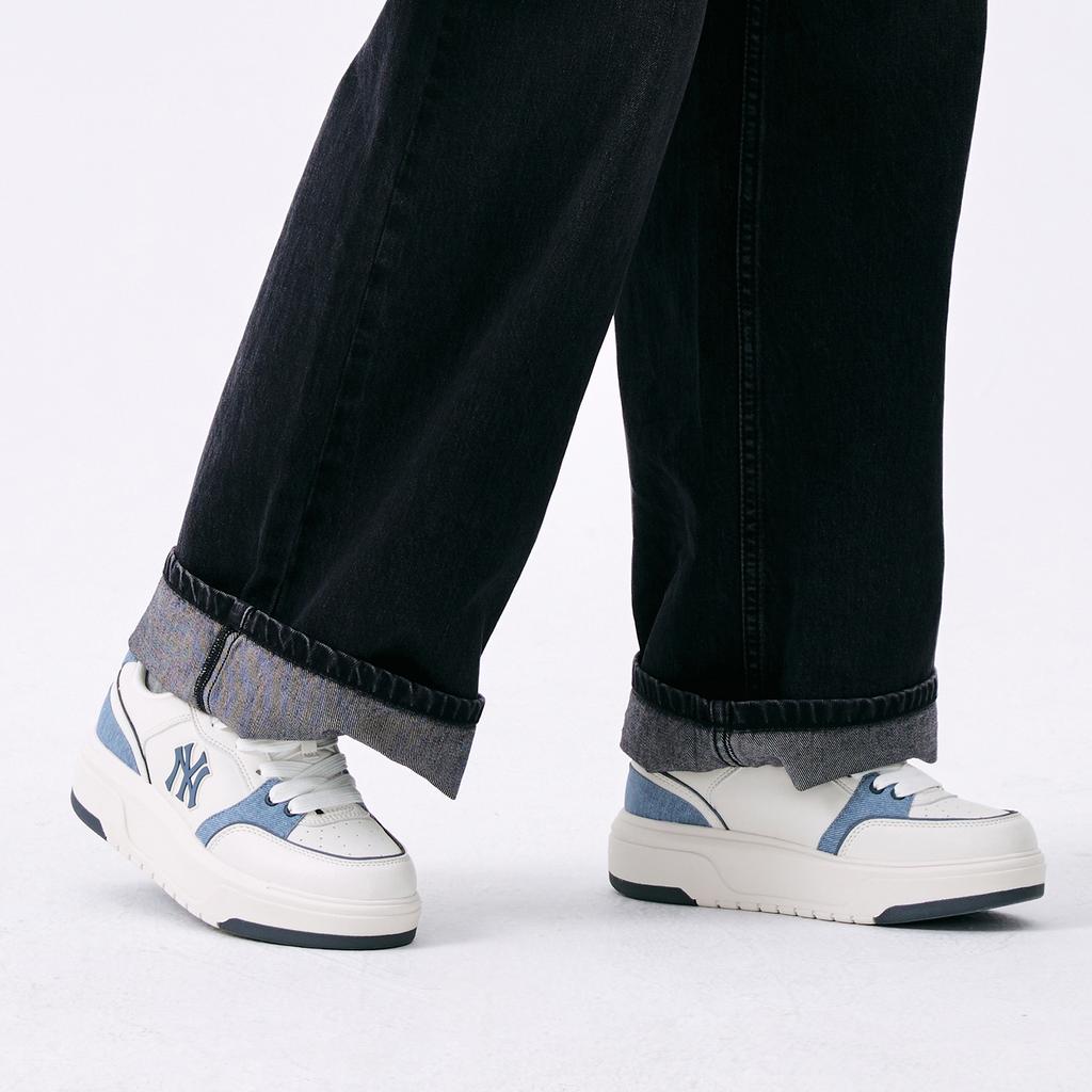 New MLB New York Yankees Anti Slip Wear Resistant Low Top Skateboard Shoes Unisex White Cyan 3ASXD015N-50NYS