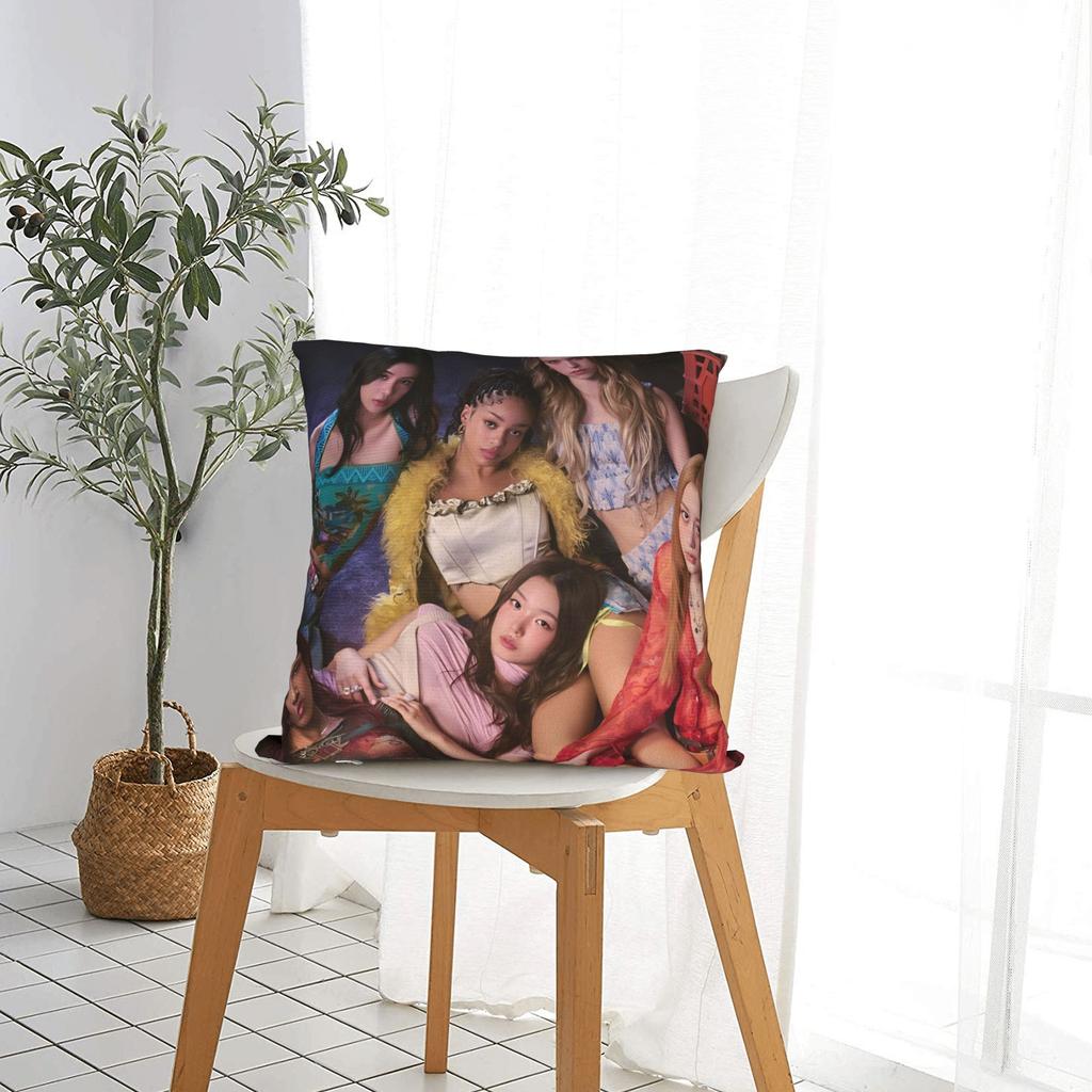 New Kpop Style Girls Katseyes Pillowcases Retro Trendy Pillow Case For Sofa Home Decoration Design Pillow Cover