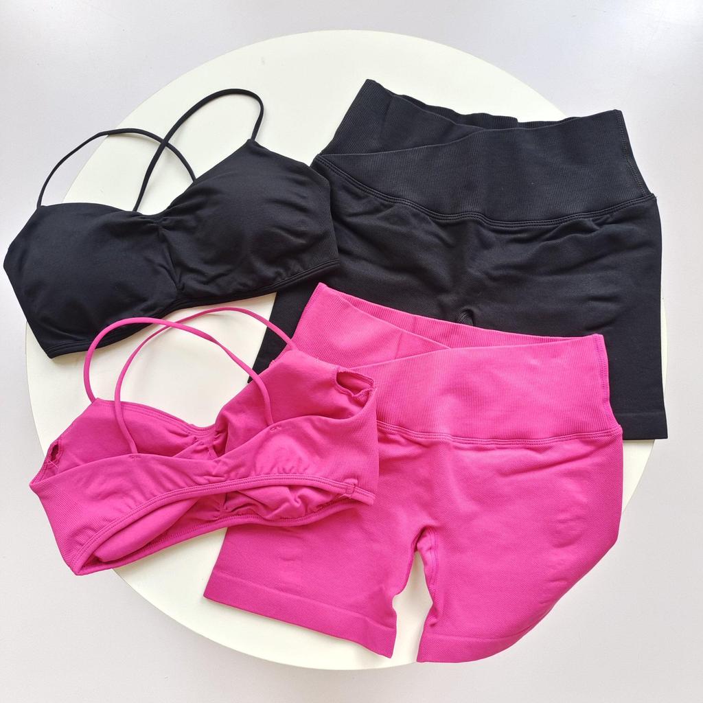 Dames Hoge Taille Geribbelde Yogashorts - Billenlifter, Kruislings Tailleband, Driekwart Lengte voor Hardlopen en Fitness