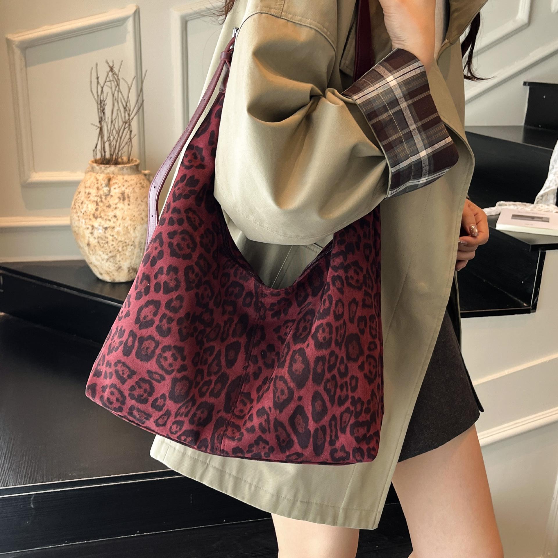

2025 Large Retro Leopard Print Tote: Women s High-Quality Shoulder Bag for Commuting & Mother-Child Use червоний