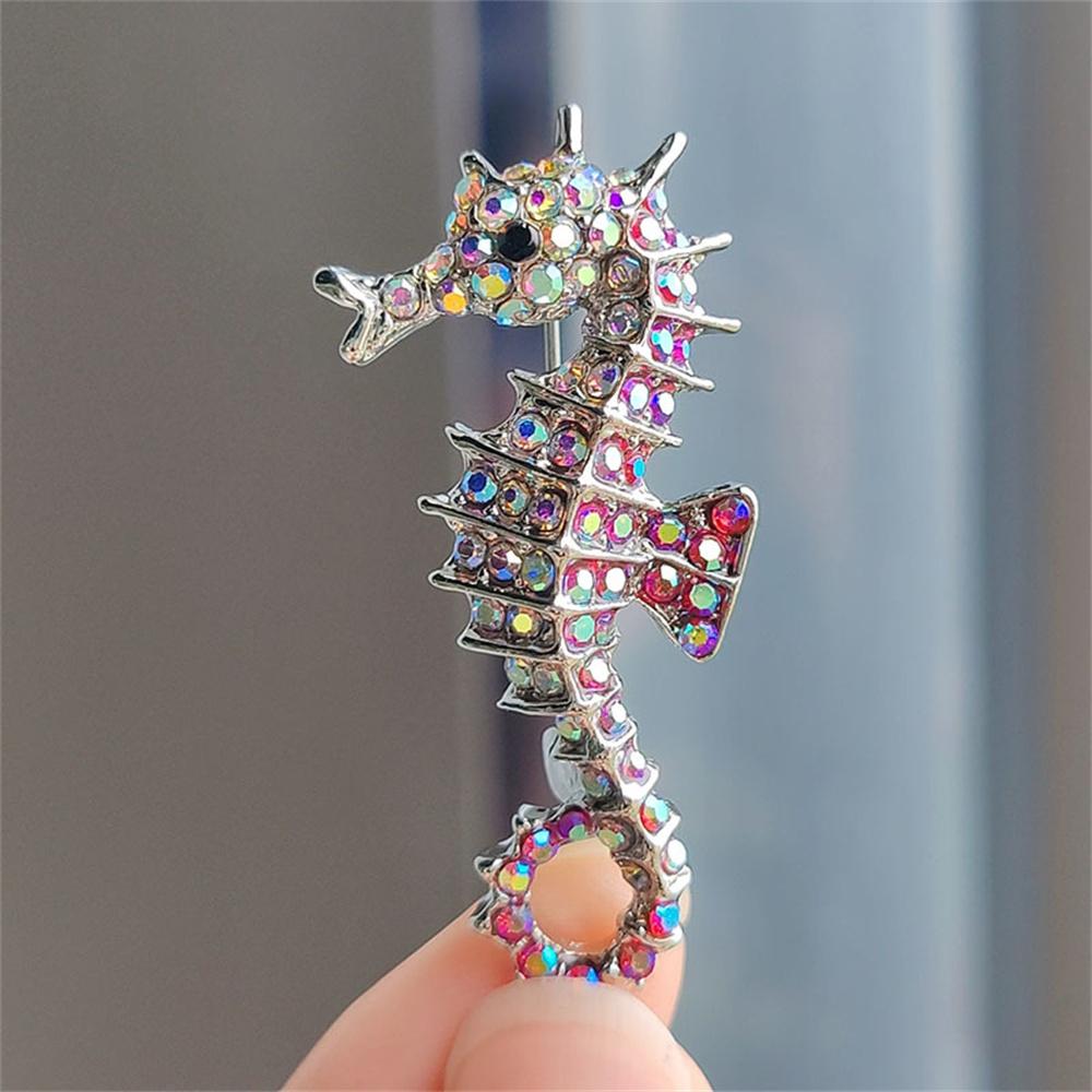 

New Cartoon Chest Flower Rhine Stone Seahorse Shaped Brooch For Men And Women Personalized Clothing Accessories розовый