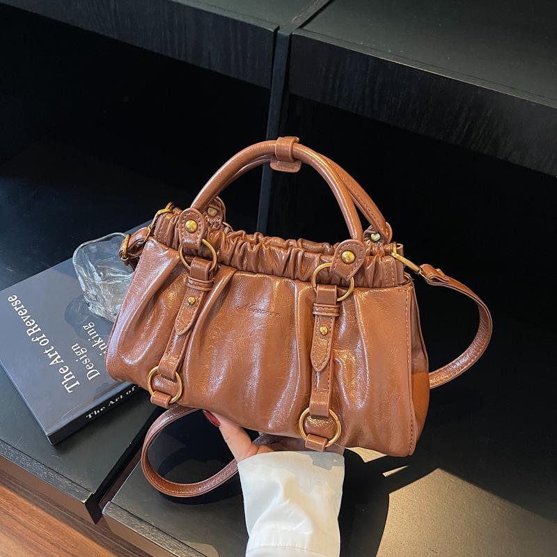 Premium Sense Going Out Handbag Women's 2025 New Trendy Pleated Shoulder Bag Commuting Versatile Messenger Bucket Bag