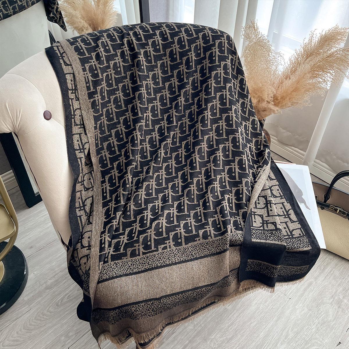 

Інтернет-знаменитість Пряма трансляція Популярний шарф Жіночий теплий шарф Шаль Двосторонній Золота нитка Шовковий шарф Жіночий верхній шарф Мода 185*65 чорний