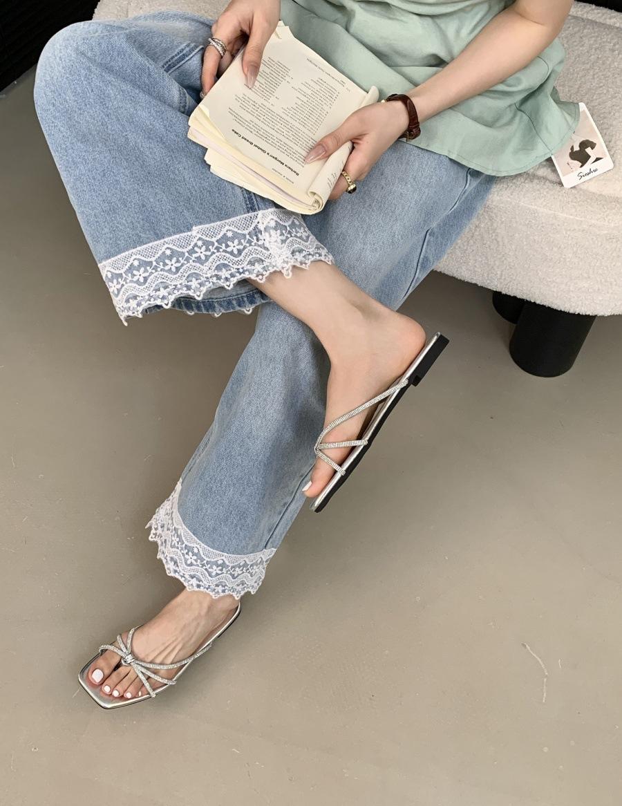 

Square head rhinestone slippers women wear 2025 summer new French fairy wind one-word drag flat bottom toe cool slippers 40 серебряный