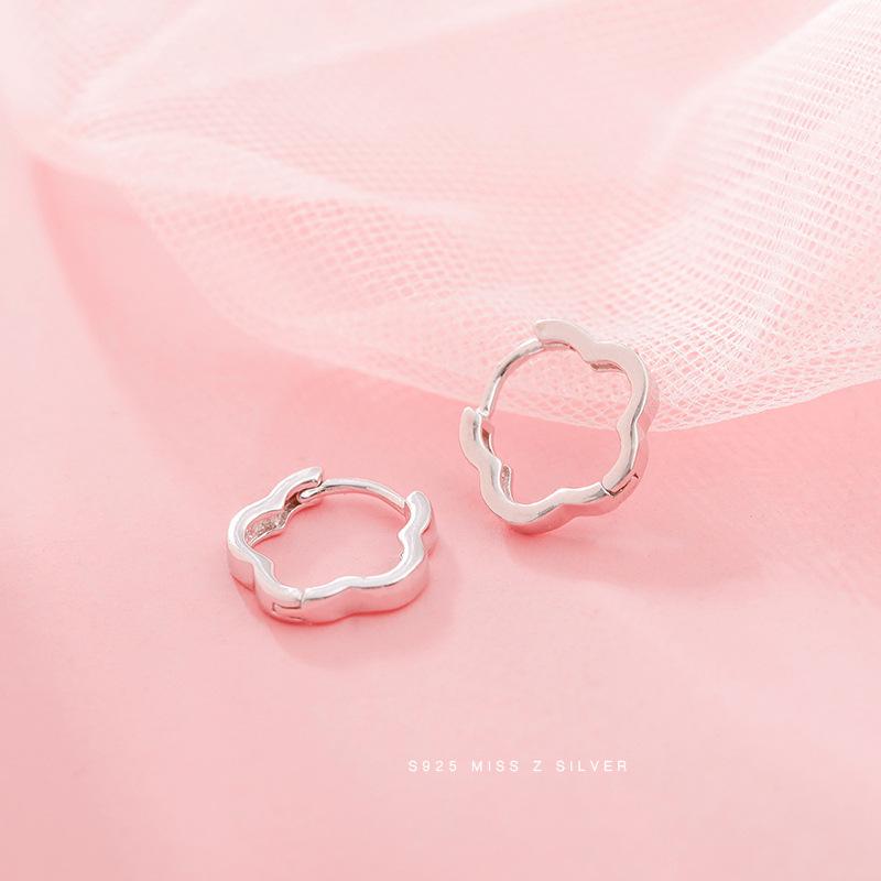

New Trend 925 Silver Retro Rose Fashion Smooth Flowers Camellia Earrings Ear Buckle Women s Design Silver Hoop Earring Wholesale