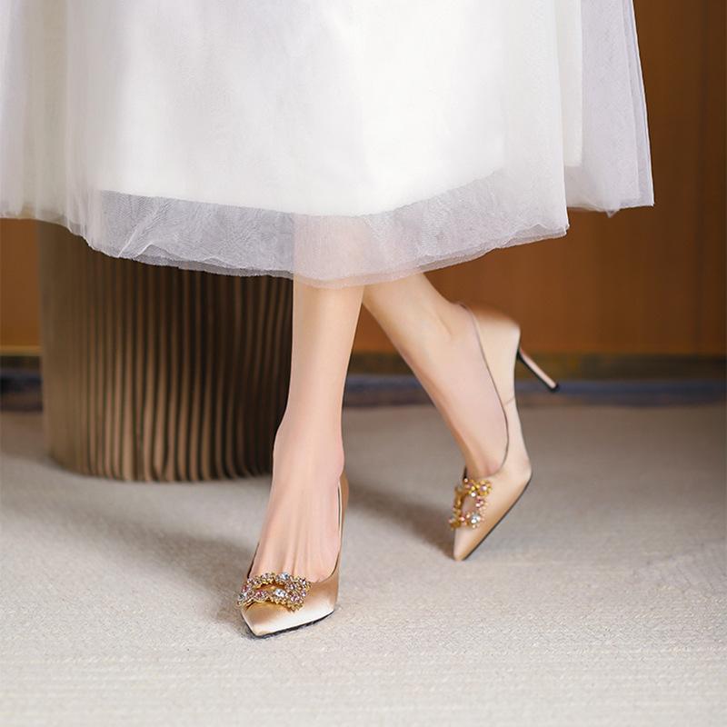 2025 New Red High Heels Wedding Shoes Rhinestone Pointed Toe Thin Heel Bride Bridesmaid Shallow Dress Pumps Women127