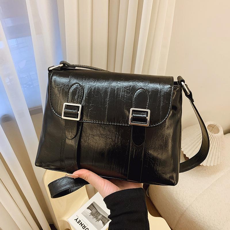 

Retro small bag women s spring and summer 2025 new versatile shoulder messenger bag women s fashion work texture messenger bag темно-коричневого