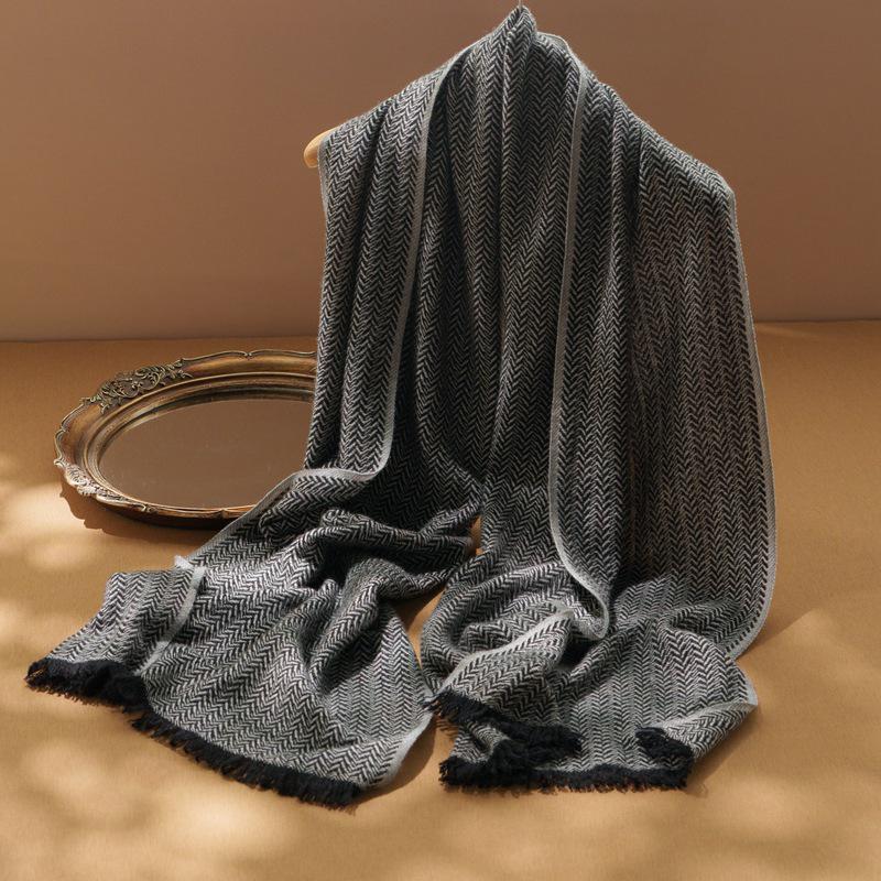 

2025 Осень/Зима Унисекс Шарф-шаль из чистого кашемира с краем «елочка» в стиле «старые деньги»