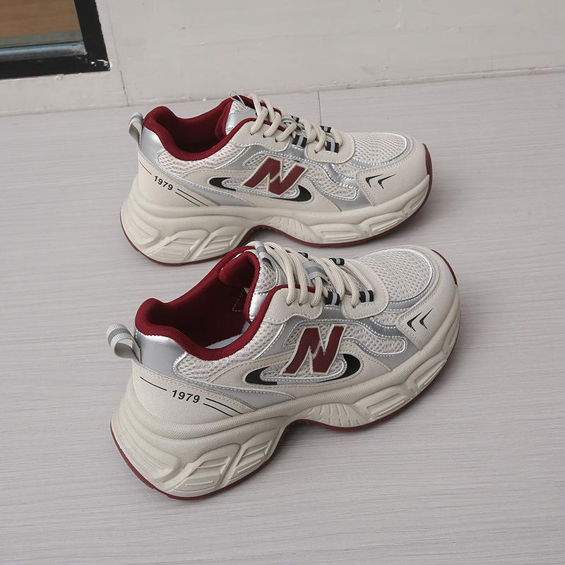 BN neue atmungsaktive Frühjahrs- und Herbst-Dicke-Sohle Freizeit-Höhensteigerung verschleißfeste College-Board-Schuhe