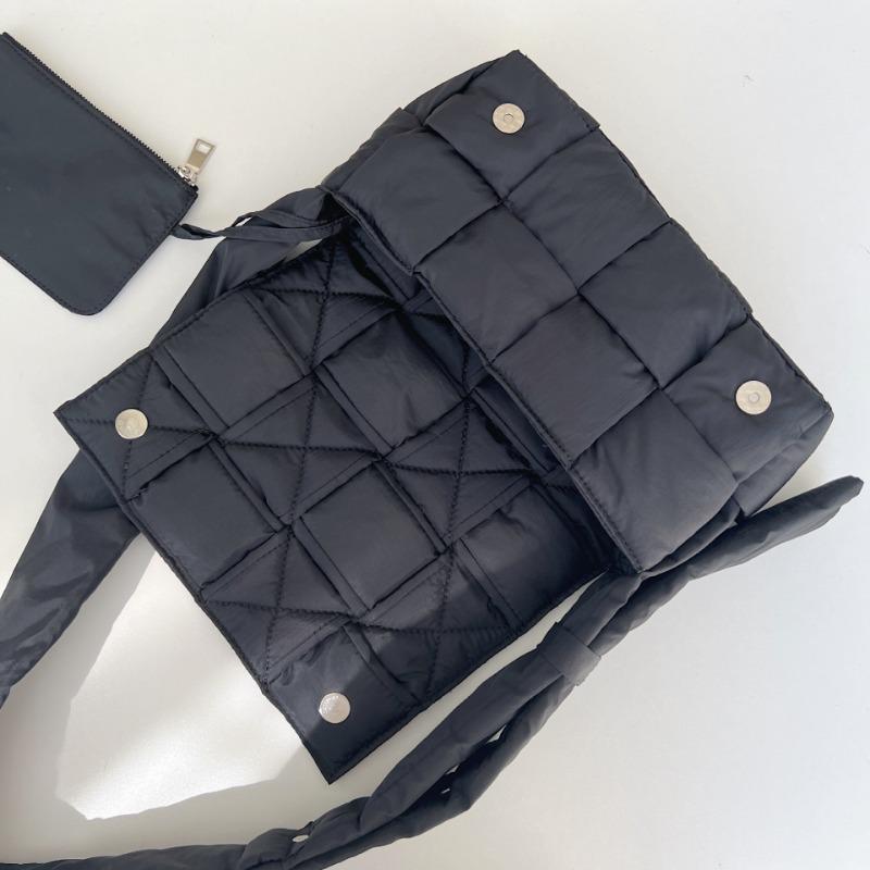 Handwoven bag niche design plaid flip-top cotton clothing bag autumn and winter wide shoulder strap nylon messenger bag women