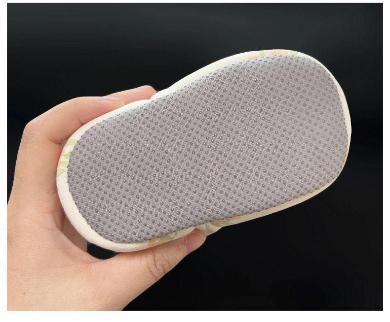 Winterliche, samtgefütterte Baby-Baumwollstiefel: Weiche Lauflernschuhe für Neugeborene und Kleinkinder, kuschelig und warm.